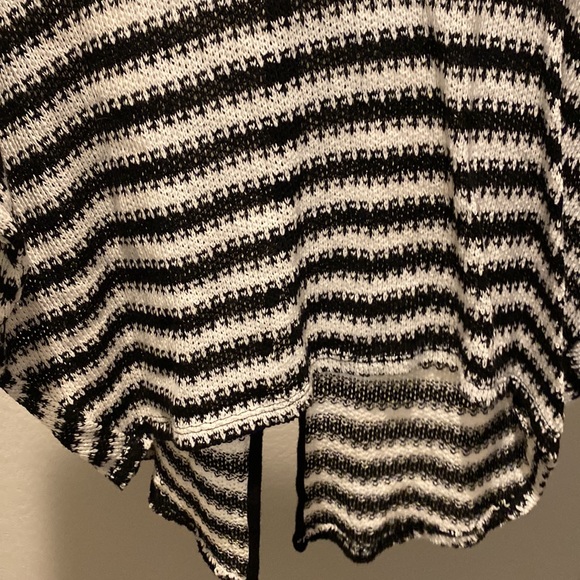 Black and White Striped Light Sweater Top with Back Button detailing/ split hem - Picture 4 of 7